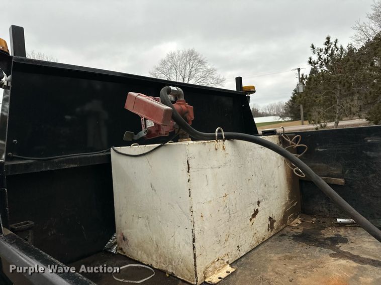 image for item DQ7434 2016 Ford  F550 flatbed truck