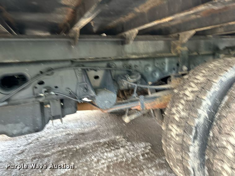 image for item DQ7434 2016 Ford  F550 flatbed truck