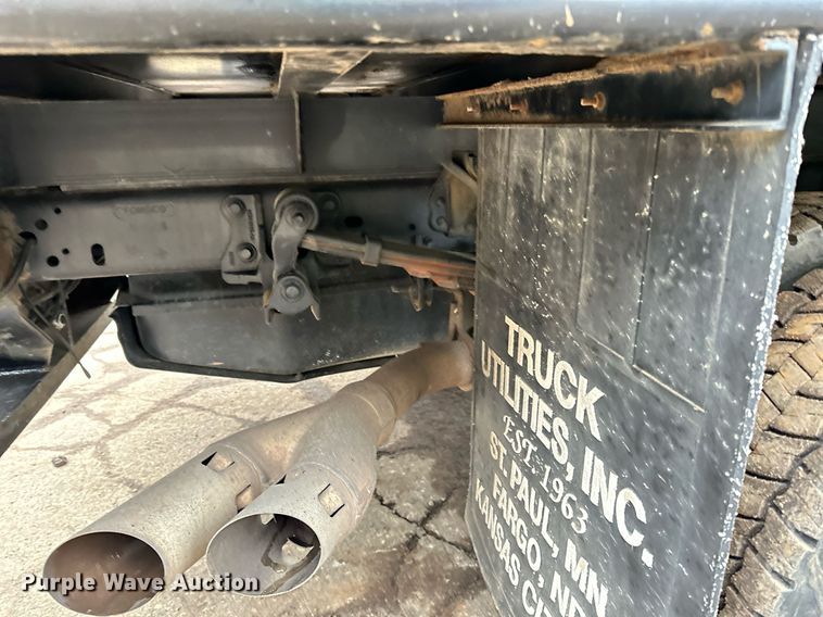 image for item DQ7434 2016 Ford  F550 flatbed truck