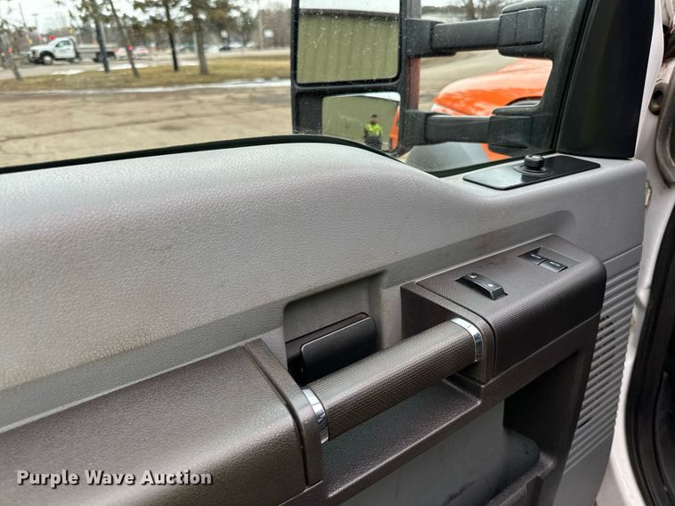 image for item DQ7434 2016 Ford  F550 flatbed truck