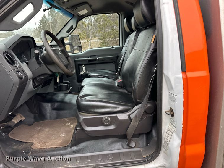 image for item DQ7434 2016 Ford  F550 flatbed truck