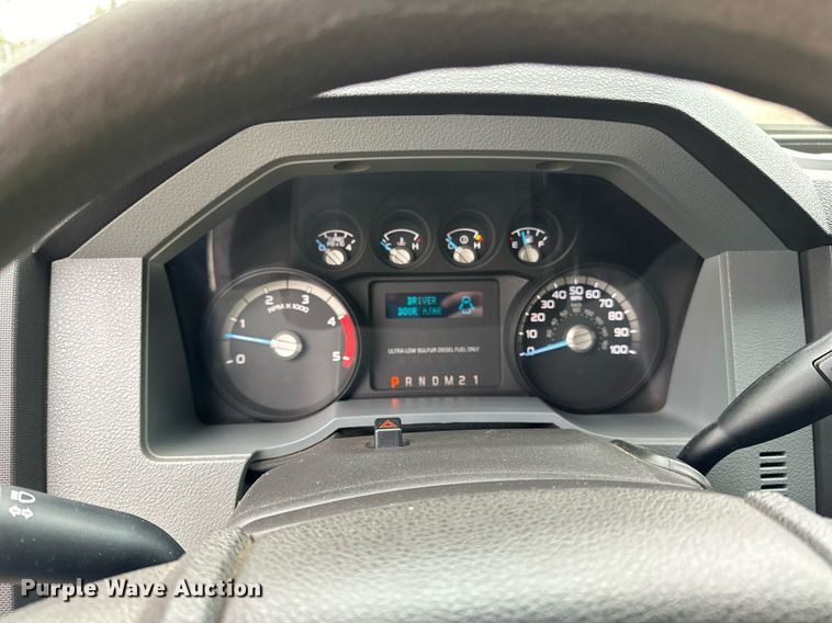 image for item DQ7434 2016 Ford  F550 flatbed truck