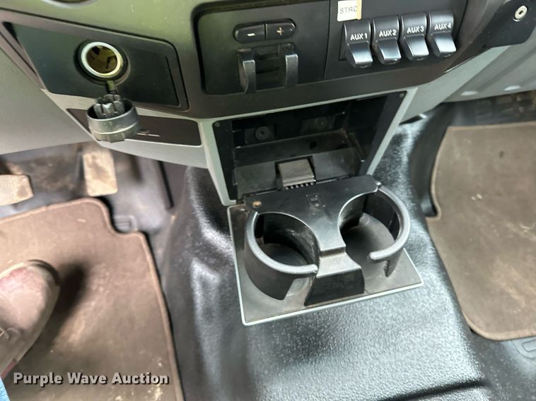 image for item DQ7434 2016 Ford  F550 flatbed truck