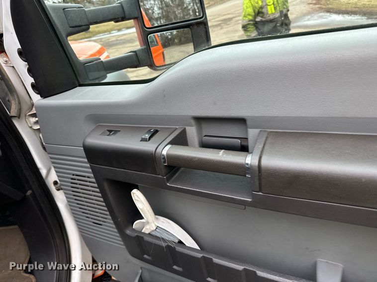 image for item DQ7434 2016 Ford  F550 flatbed truck