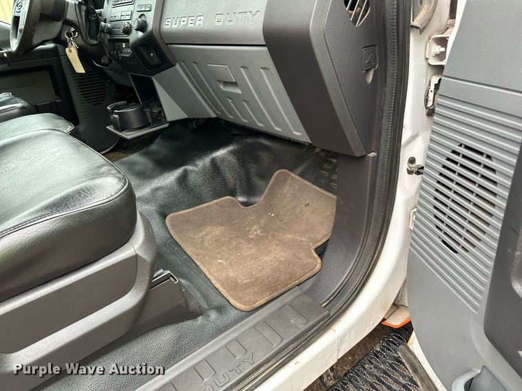 image for item DQ7434 2016 Ford  F550 flatbed truck