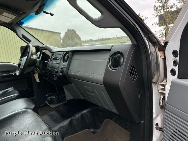 image for item DQ7434 2016 Ford  F550 flatbed truck