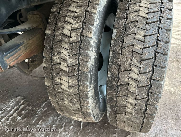 image for item DQ7434 2016 Ford  F550 flatbed truck