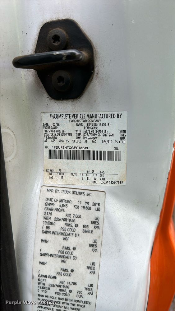 image for item DQ7434 2016 Ford  F550 flatbed truck