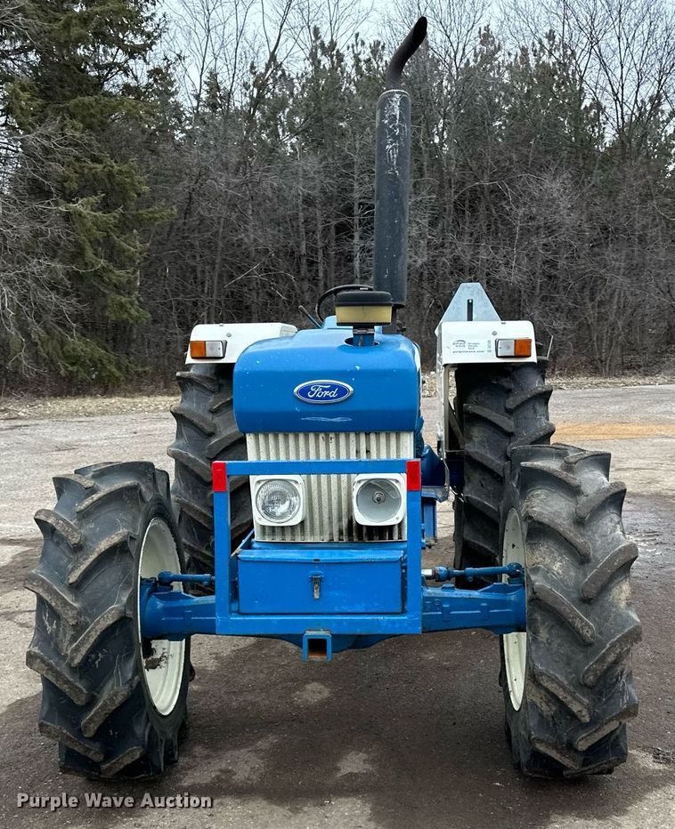 image for item DQ7435 1992 Ford  3930 MFWD tractor