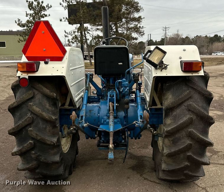 image for item DQ7435 1992 Ford  3930 MFWD tractor