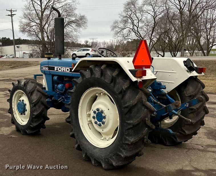 image for item DQ7435 1992 Ford  3930 MFWD tractor