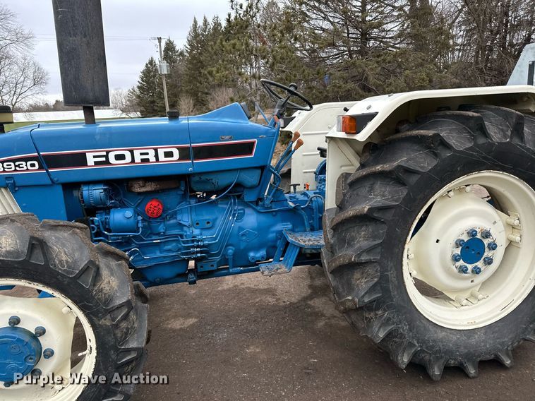 image for item DQ7435 1992 Ford  3930 MFWD tractor