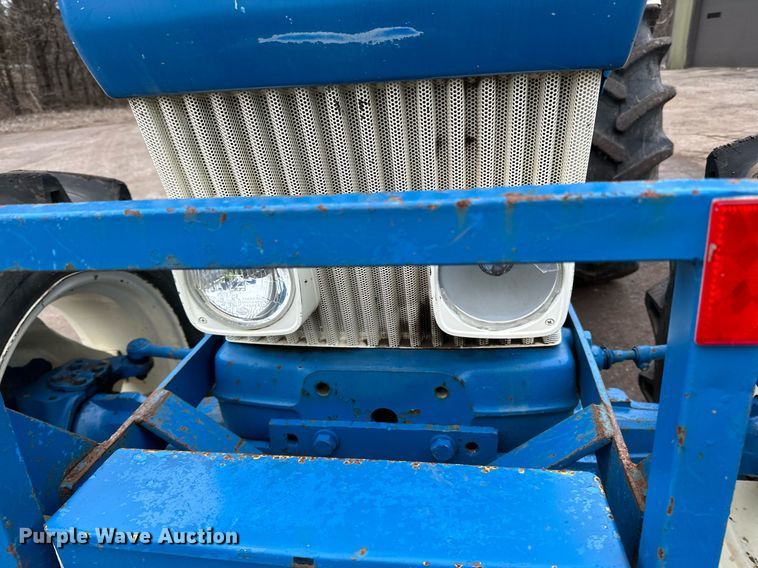 image for item DQ7435 1992 Ford  3930 MFWD tractor