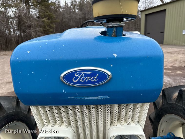 image for item DQ7435 1992 Ford  3930 MFWD tractor