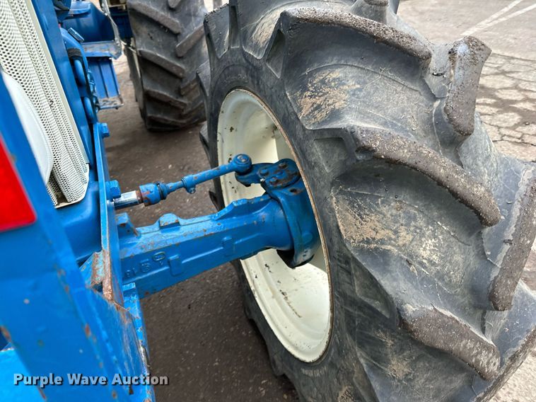 image for item DQ7435 1992 Ford  3930 MFWD tractor