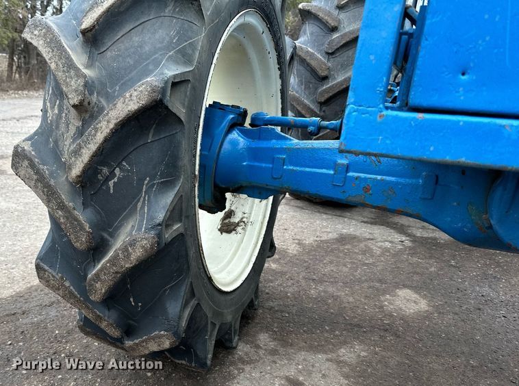 image for item DQ7435 1992 Ford  3930 MFWD tractor