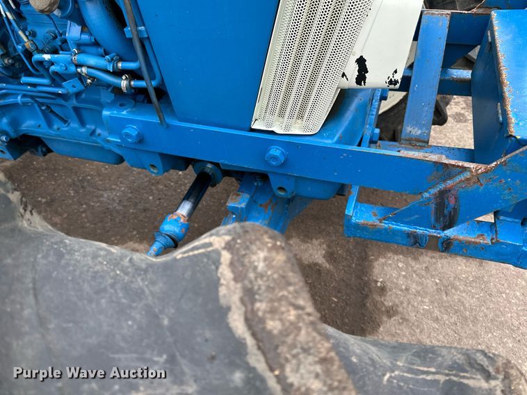 image for item DQ7435 1992 Ford  3930 MFWD tractor