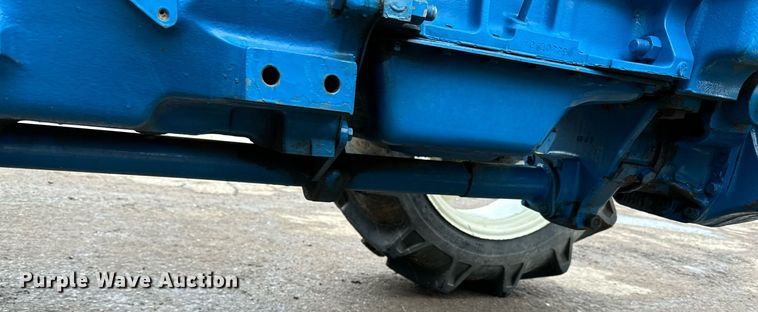 image for item DQ7435 1992 Ford  3930 MFWD tractor