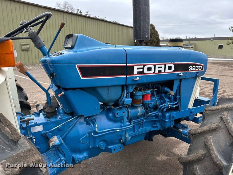 image for item DQ7435 1992 Ford  3930 MFWD tractor