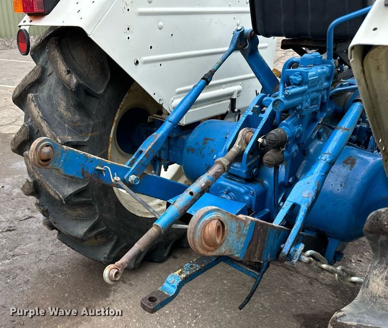 image for item DQ7435 1992 Ford  3930 MFWD tractor