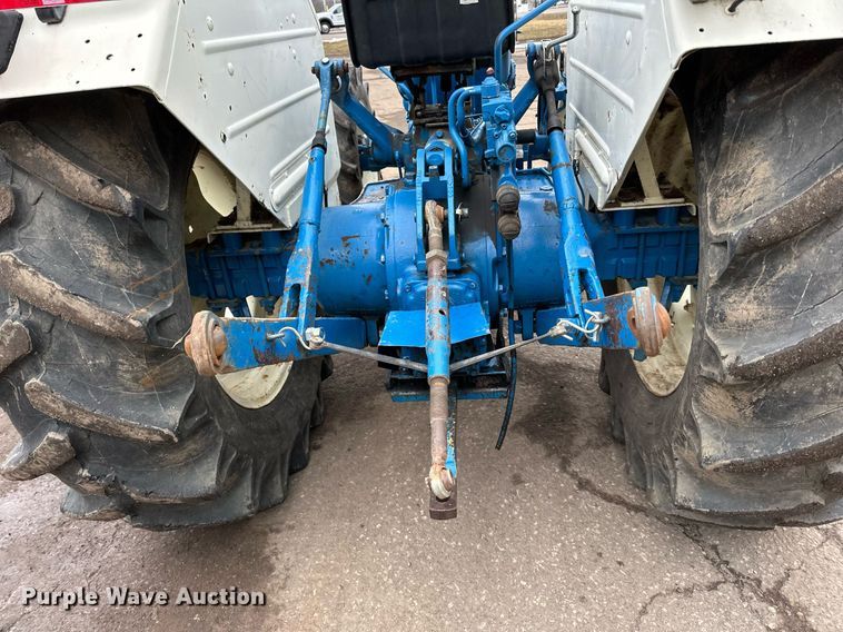 image for item DQ7435 1992 Ford  3930 MFWD tractor