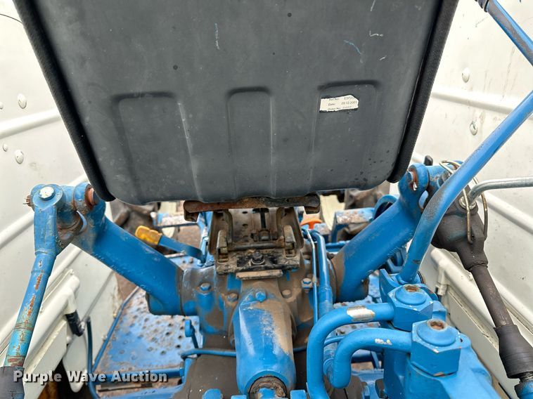 image for item DQ7435 1992 Ford  3930 MFWD tractor