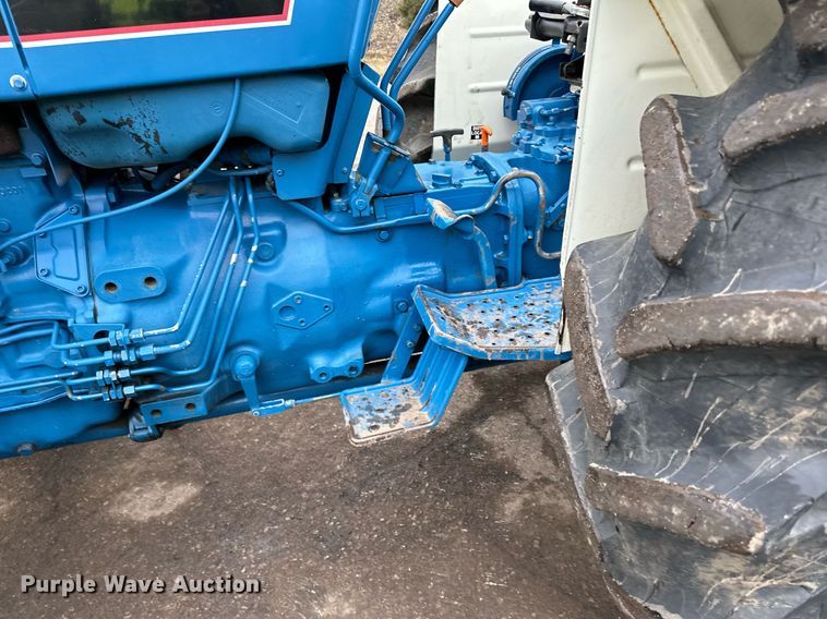 image for item DQ7435 1992 Ford  3930 MFWD tractor