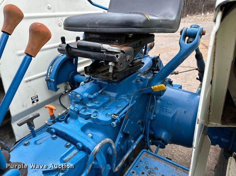 image for item DQ7435 1992 Ford  3930 MFWD tractor