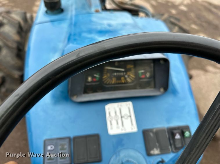 image for item DQ7435 1992 Ford  3930 MFWD tractor