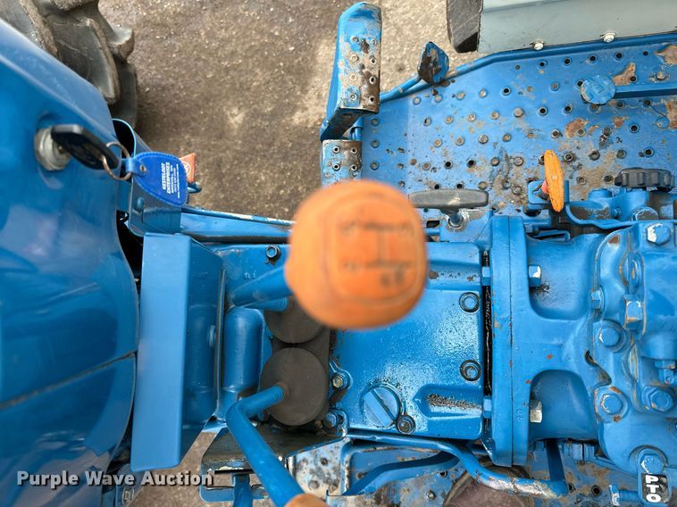 image for item DQ7435 1992 Ford  3930 MFWD tractor