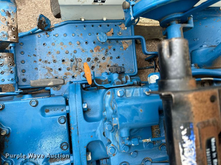 image for item DQ7435 1992 Ford  3930 MFWD tractor