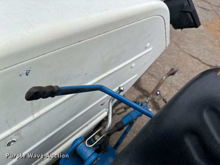 image for item DQ7435 1992 Ford  3930 MFWD tractor