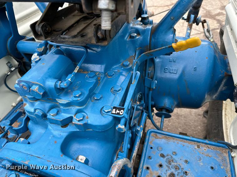 image for item DQ7435 1992 Ford  3930 MFWD tractor