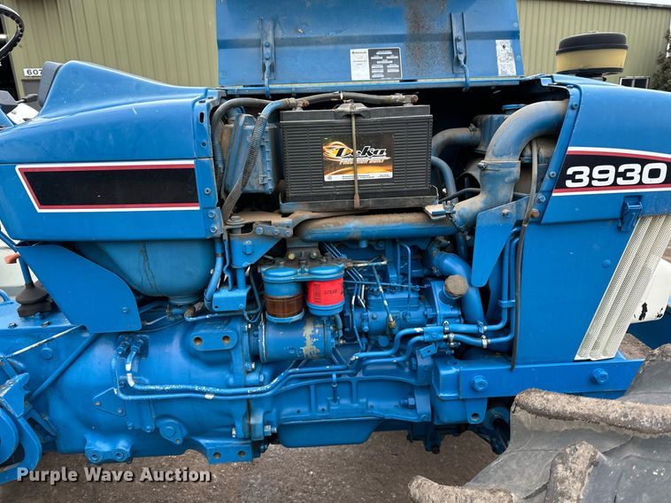 image for item DQ7435 1992 Ford  3930 MFWD tractor