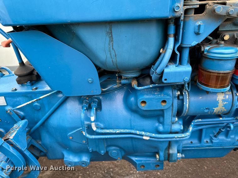 image for item DQ7435 1992 Ford  3930 MFWD tractor