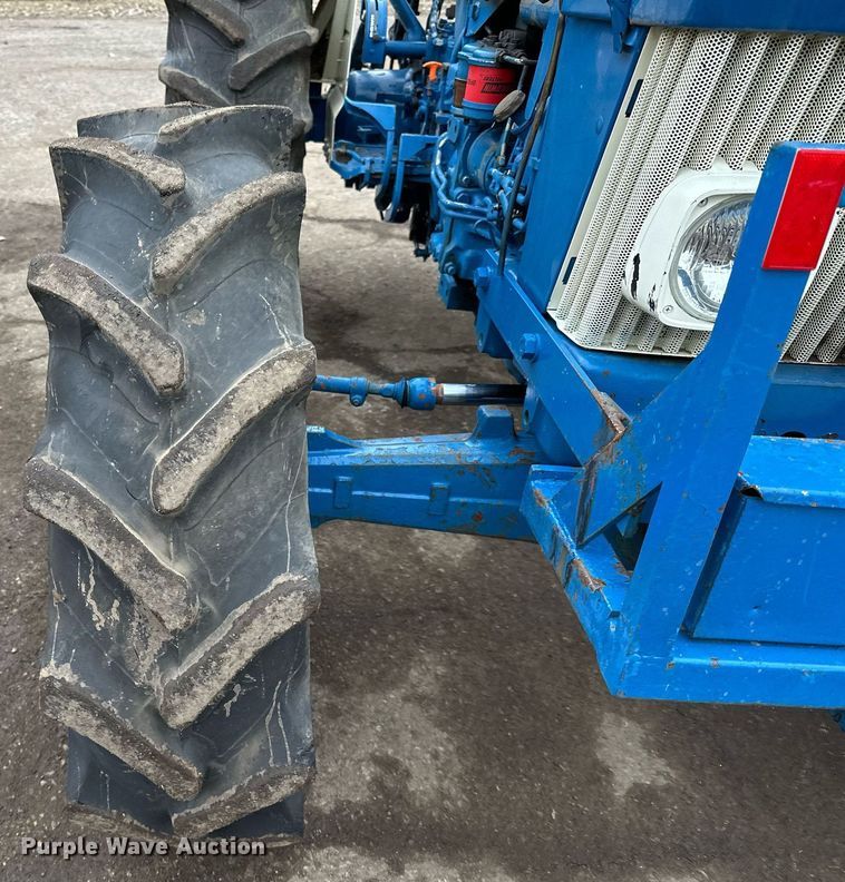 image for item DQ7435 1992 Ford  3930 MFWD tractor