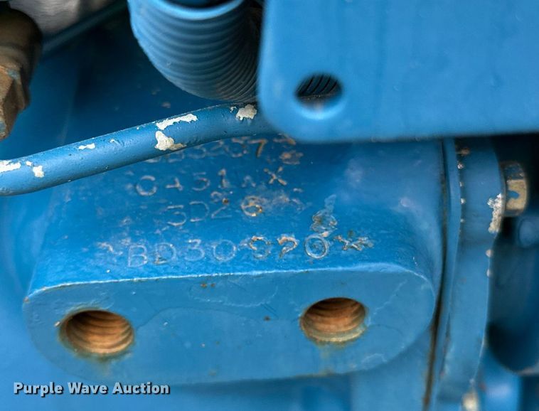 image for item DQ7435 1992 Ford  3930 MFWD tractor