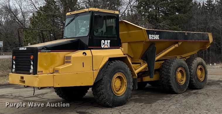 image for item DQ7436 1999 Caterpillar D250E II haul truck
