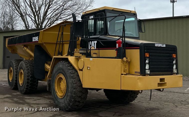 image for item DQ7436 1999 Caterpillar D250E II haul truck