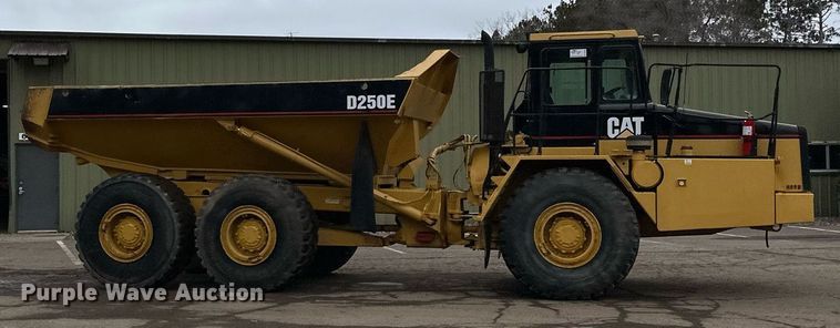 image for item DQ7436 1999 Caterpillar D250E II haul truck