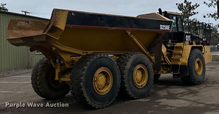 image for item DQ7436 1999 Caterpillar D250E II haul truck