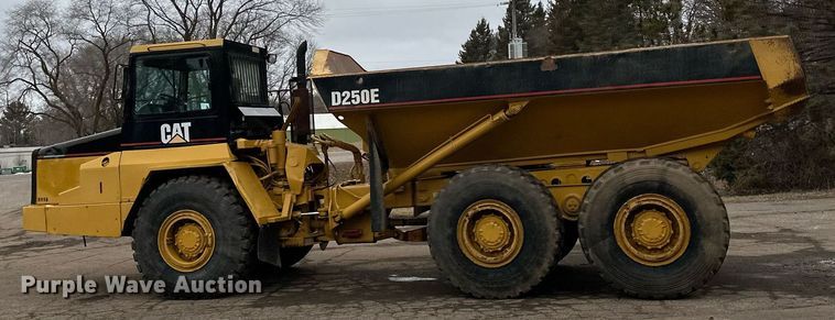 image for item DQ7436 1999 Caterpillar D250E II haul truck