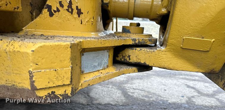 image for item DQ7436 1999 Caterpillar D250E II haul truck