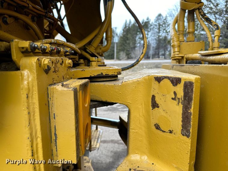 image for item DQ7436 1999 Caterpillar D250E II haul truck