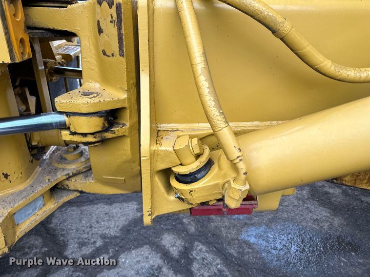 image for item DQ7436 1999 Caterpillar D250E II haul truck