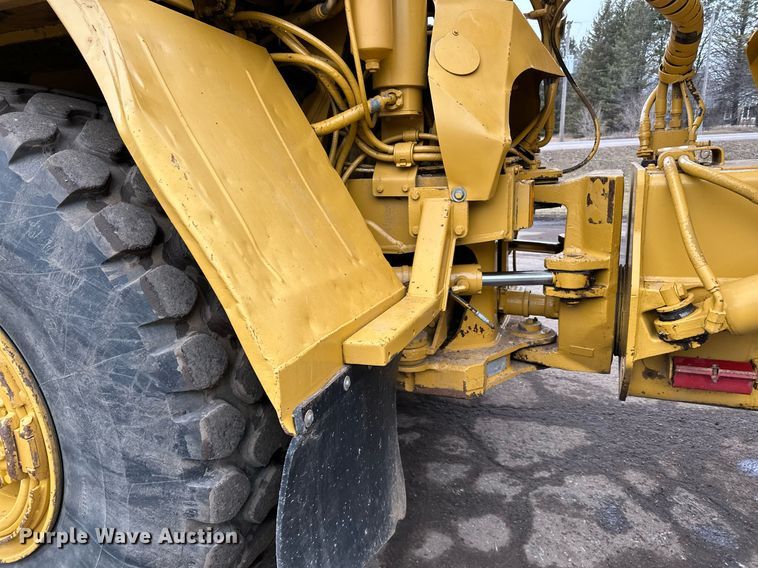 image for item DQ7436 1999 Caterpillar D250E II haul truck