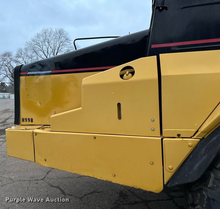 image for item DQ7436 1999 Caterpillar D250E II haul truck