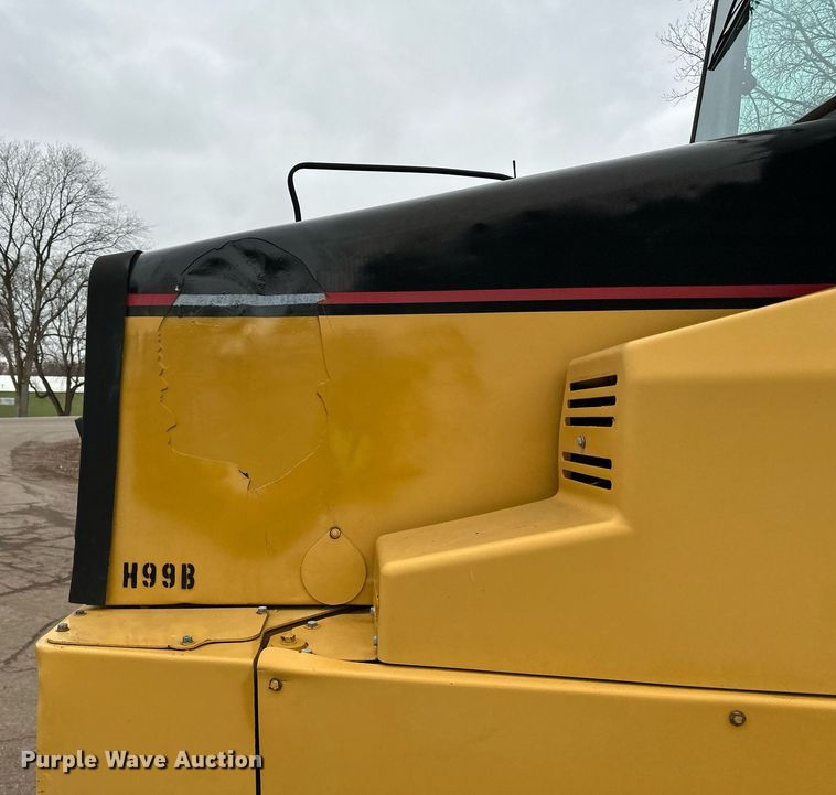 image for item DQ7436 1999 Caterpillar D250E II haul truck