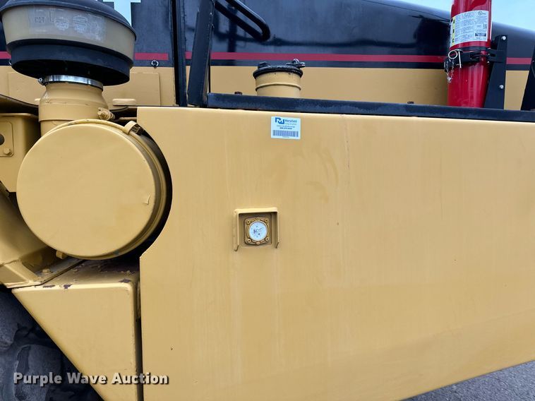 image for item DQ7436 1999 Caterpillar D250E II haul truck