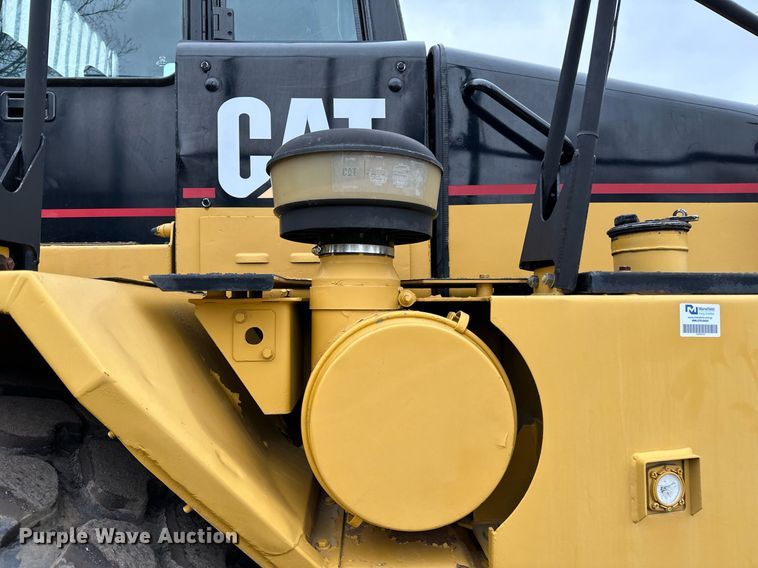 image for item DQ7436 1999 Caterpillar D250E II haul truck